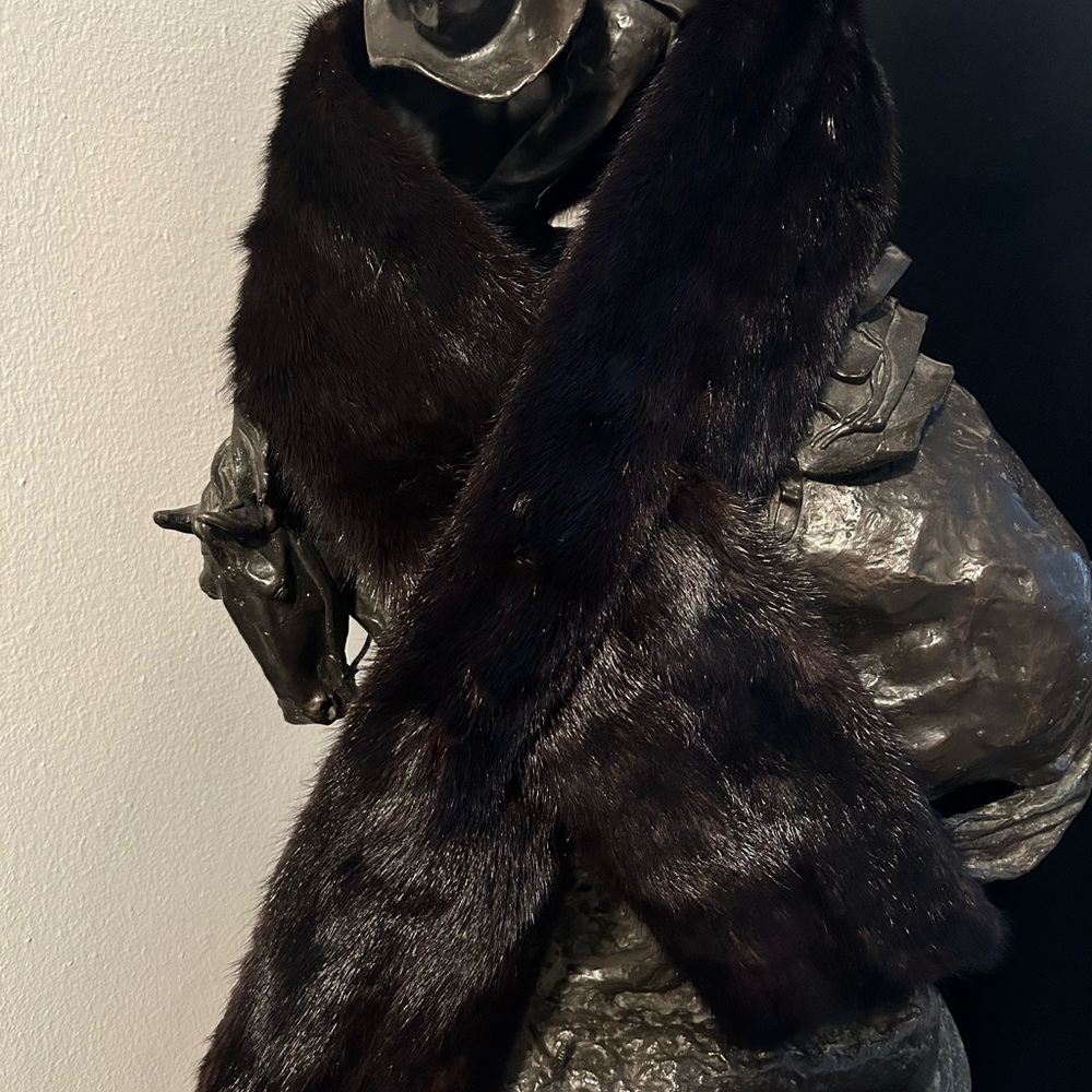 Gorgeous, Mink Shoulder Stole - Picture 2 of 6